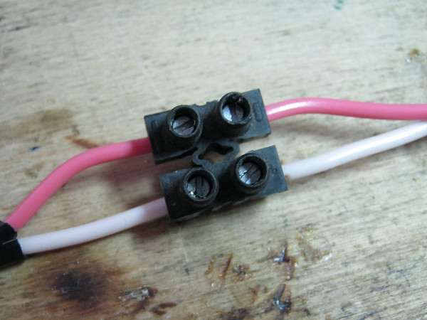 Соединение проводов под винтовой зажим